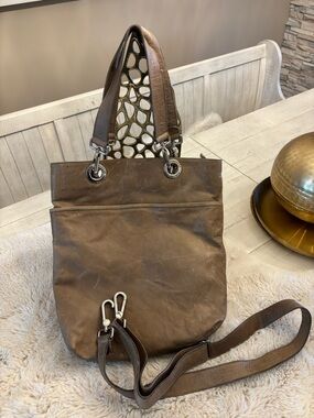 RUDSAK Large Authentic Canadian Leather Tote Bag in Rustic Tan Colour
15” x 13”